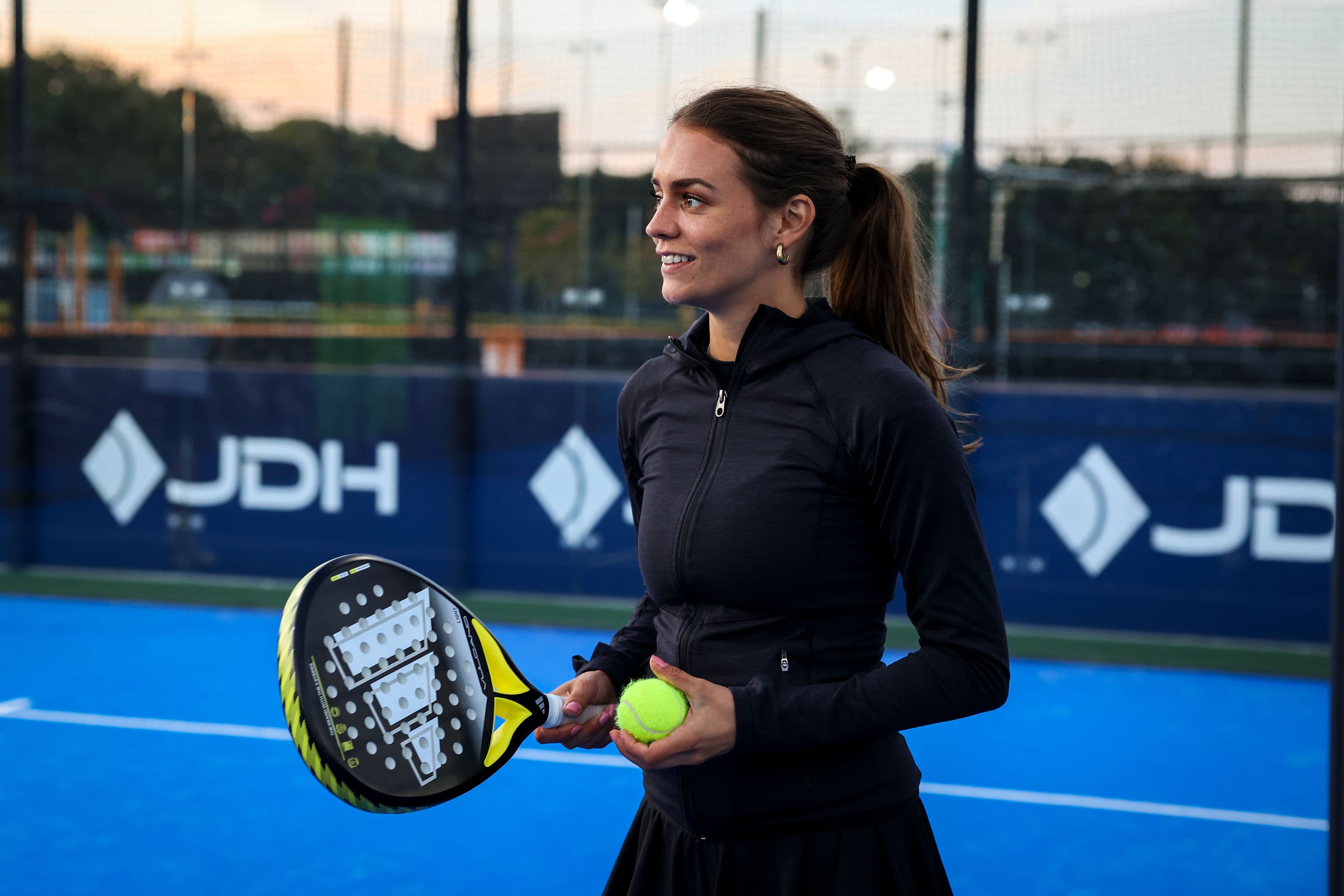 CoachBench: professionele padel coach op de baan